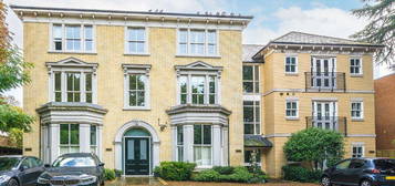 Flat for sale in Cambridge Park, Twickenham TW1