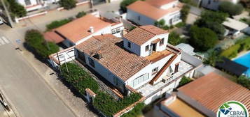 Casa adosada en calle Garrotxa en Nord, Roses