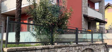 Villetta bifamiliare in vendita in via Alessandro Manzoni, 43