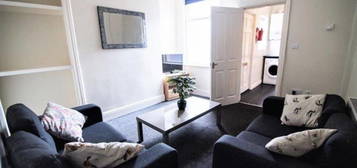 Terraced house to rent in Harefield Road, Sheffield S11