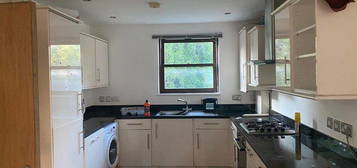 Flat to rent in Bedwardine Road, London SE19