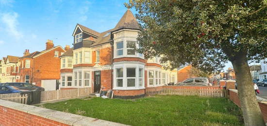 4 bedroom semi-detached house