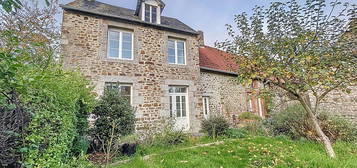 A vendre maison à Dragey-Ronthon avec jardin et garage,