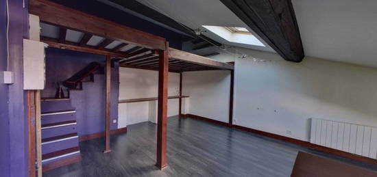 LYON 9 - VALMY - Rue Eugène BAUDIN - T1 de 55m² dont 26m² en Carrez à rafraîchir