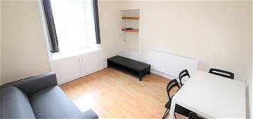 Flat to rent in Sinclair Road, Aberdeen AB11