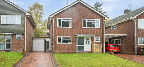 4 bedroom link detached house for sale