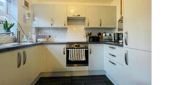 Maisonette to rent in Barrington Mews, Welwyn Garden City AL7