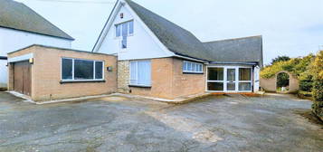 Detached bungalow to rent in Singlewell Road, Gravesend DA11