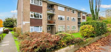 Flat to rent in Lovelace Road, Surbiton KT6