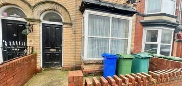 2 bedroom ground floor flat for sale