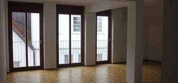 Neubau: 3,5-Zi.-Maisonette-Whg.+EBK u. Dachterrasse mitten in ÖHR