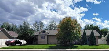 2132 Cougar Ave, Cody, WY 82414