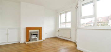 Maisonette to rent in Brighton Road, South Croydon CR2