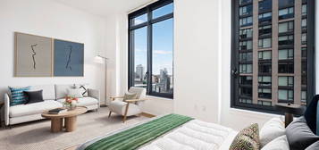 8 Court Sq #17F, Long Island City, NY 11101