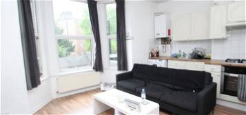 Flat to rent in West Hill, London SW18
