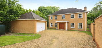 5 bedroom detached house