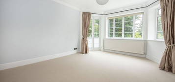 Flat to rent in Chester Close, Richmond TW10