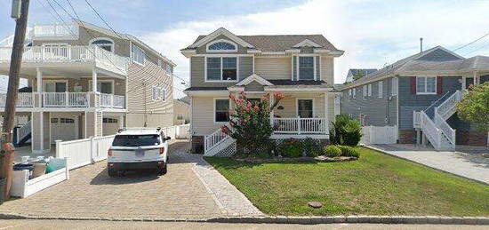 106 S Barnegat Ave, Surf City, NJ 08008