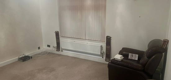 2 bed flat to rent