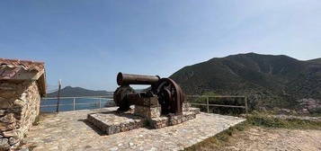 Ampio bilivelli con vista mare e terrazza