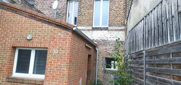 1930 mitoyenne, avec jardin, terrasse, cave, 3 chambres possible. Idéal 1er acquisition ou Investissement locatif