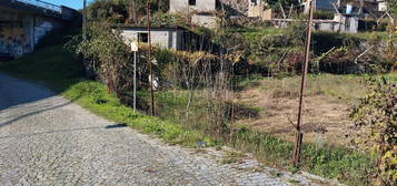 Casinha com terreno em Tabuado, Marco de Canaveses