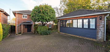 Detached house for sale in Le Corte Close, Kings Langley, Hertfordshire WD4