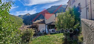 Villa unifamiliare via Porta Pazziana, 11, Centro, Anversa degli Abruzzi