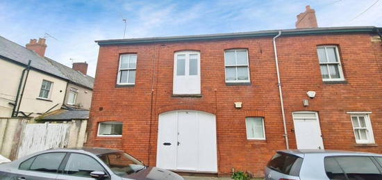 3 bedroom end of terrace house