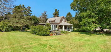 209 Bishops Ln, Southampton, NY 11968