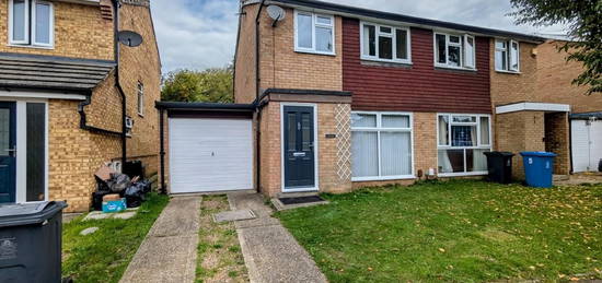 Property to rent in Beaumont Close, Maidenhead SL6