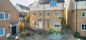 4 bed semi-detached house for sale