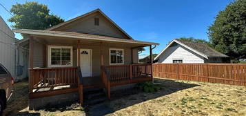 309 W Humboldt St, Bingen, WA 98605