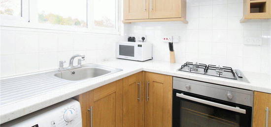 Flat to rent in Brighton Road, Purley CR8