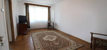 Vând apartament 3 camere în Hunedoara, zona Micro1-Parc Corvinu, et.2