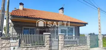 Casa unifamiliar en Ribeira (Santa Uxia)