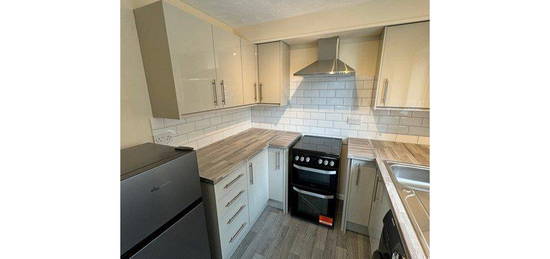 Studio to rent in Farne House, Watford WD18