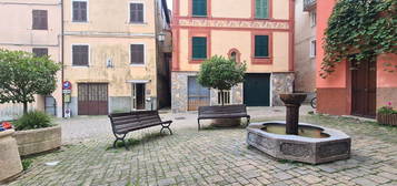 Bilocale in vendita in piazza Fieschi, 14