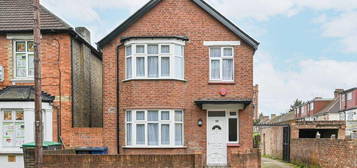 3 bedroom semi-detached house to rent