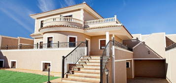 Chalet en Los Balcones - Los Altos del Edén, Torrevieja