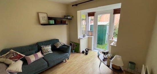 1 bedroom semi-detached house to rent