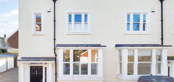 End terrace house to rent in Cambridge Gardens, Tunbridge Wells, Kent TN2