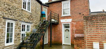 Maisonette to rent in High Street, Wincanton BA9