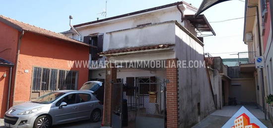 Terratetto unifamiliare 135 m², da ristrutturare, Centro, Bagnolo Cremasco