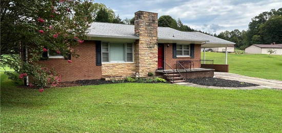 176 Slate Rd, Mount Airy, NC 27030