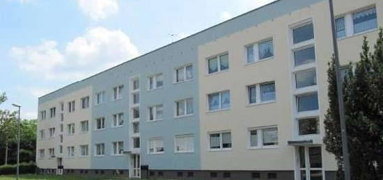 Preiswerte 3-Raum-Erdgeschosswohnung mit gehobener Innenausstattung mit Balkon in Bitterfeld