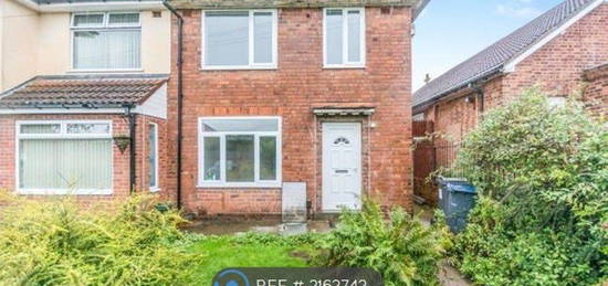 Semi-detached house to rent in Yardley Wood Road, Birmingham B14