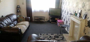 3 bedroom semi-detached house to rent