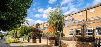 Maisonette for sale in Broke Walk, London E8