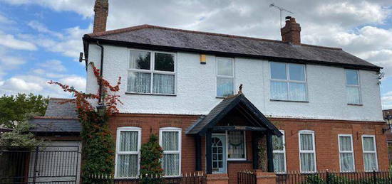 3 bedroom detached house